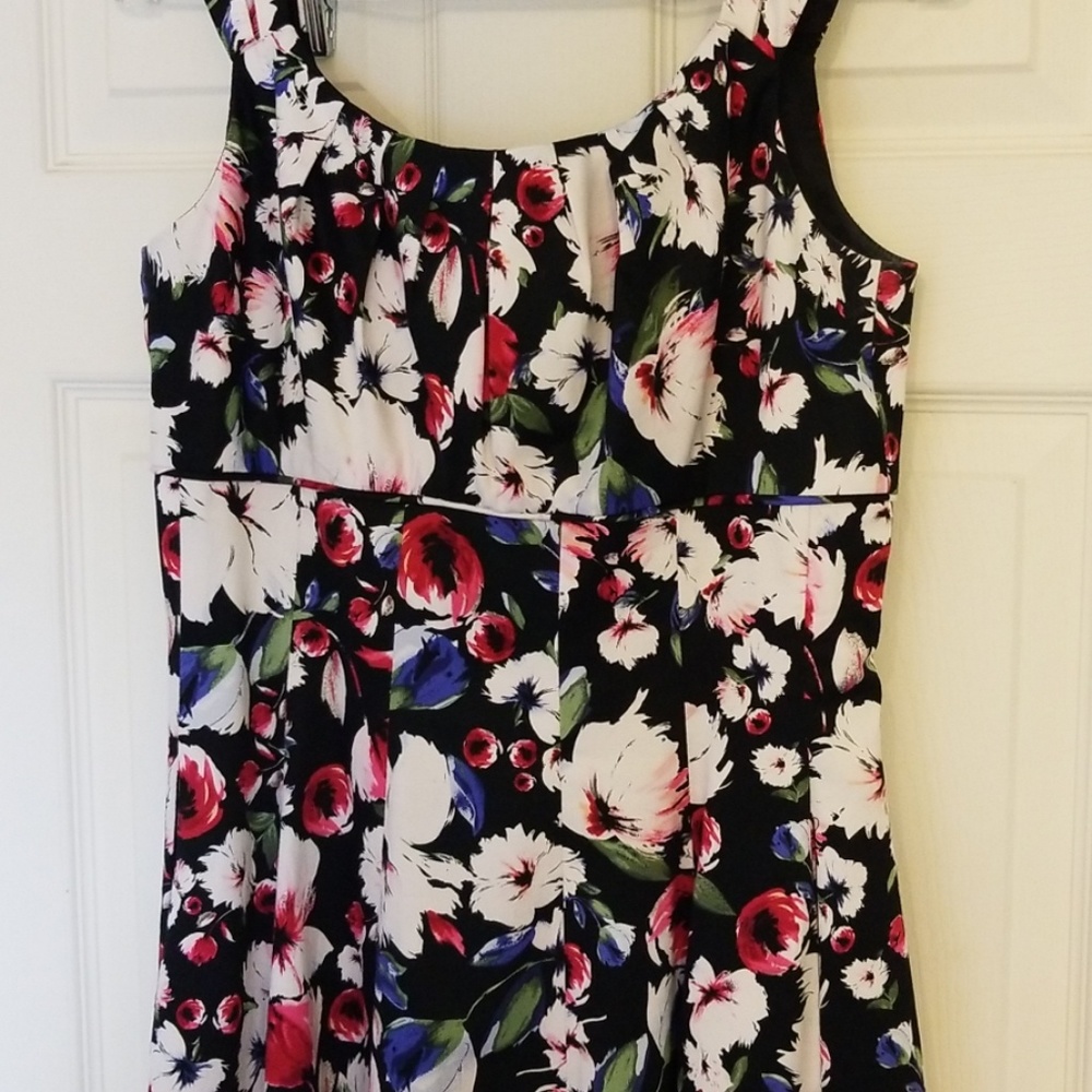 White House Black Market Dress - Picture 2 of 2